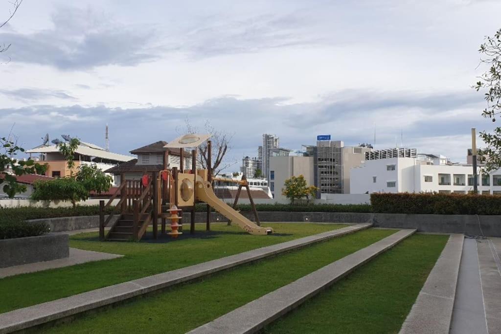 The Base Central Pattaya Quiet King-Bed With Infinity Pool & Free Netflix Exterior foto